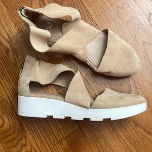 Beautiful EILEEN FISHER  soft suede sandals size 10 zip up back